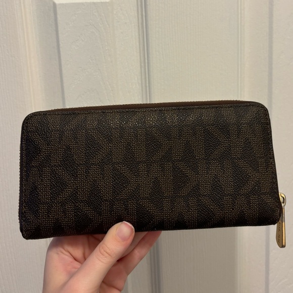 Michael Kors Wallet - Picture 2 of 4